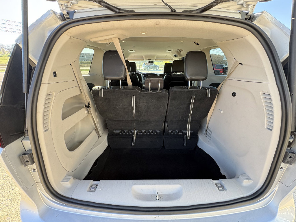 Used 2024 Chrysler Pacifica Touring-L image 14