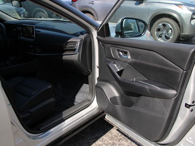 Certified 2024 Nissan Rogue SV w/ SV Premium Package AWD/4WD image 32
