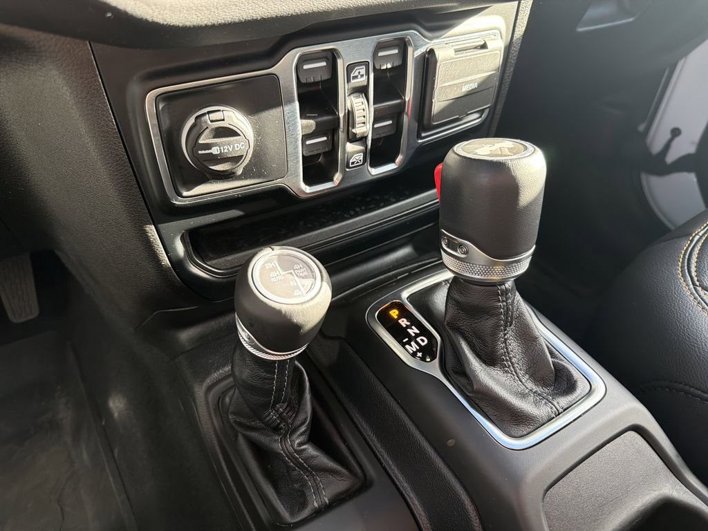 Used 2024 Jeep Wrangler Unlimited Sahara w/ Technology Group AWD/4WD image 26