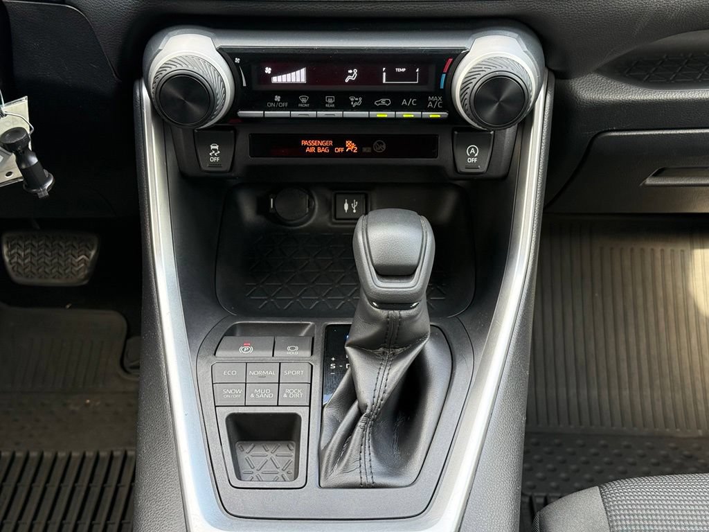 Used 2019 Toyota RAV4 LE w/ All Weather Liner Package AWD/4WD image 27