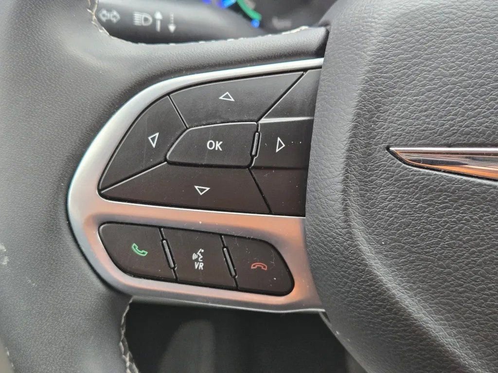 Used 2024 Chrysler Pacifica Select FWD image 15