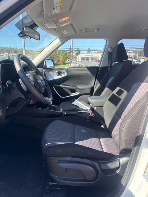 Certified 2025 Kia Soul LX w/ LX Technology Package FWD image 15
