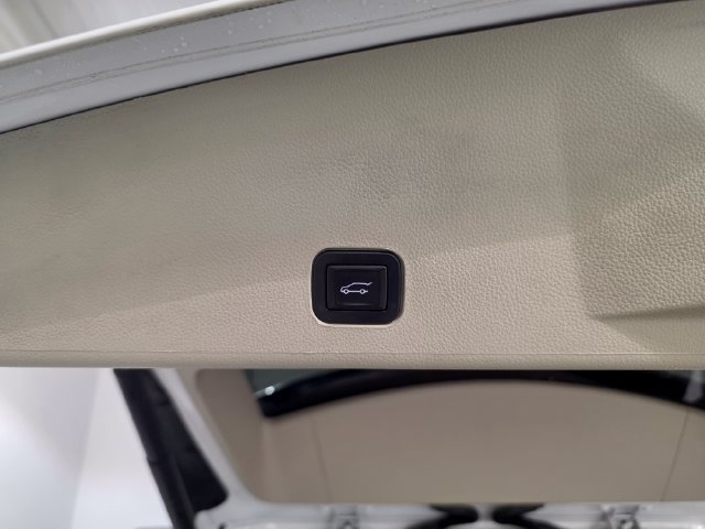 Certified 2016 Cadillac SRX Luxury w/ Driver Awareness Package FWD image 8