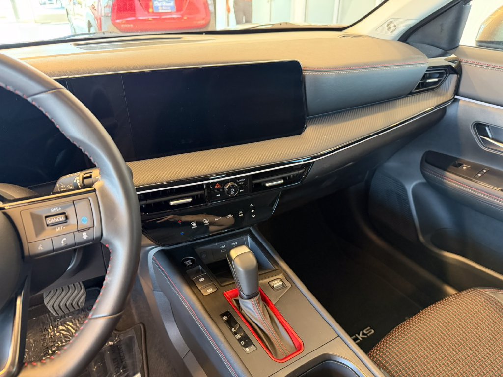 Used 2025 Nissan Kicks SR AWD/4WD image 15