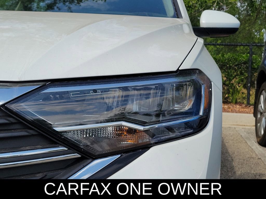 Used 2024 Volkswagen Jetta SE w/ Panoramic Sunroof Package FWD image 2