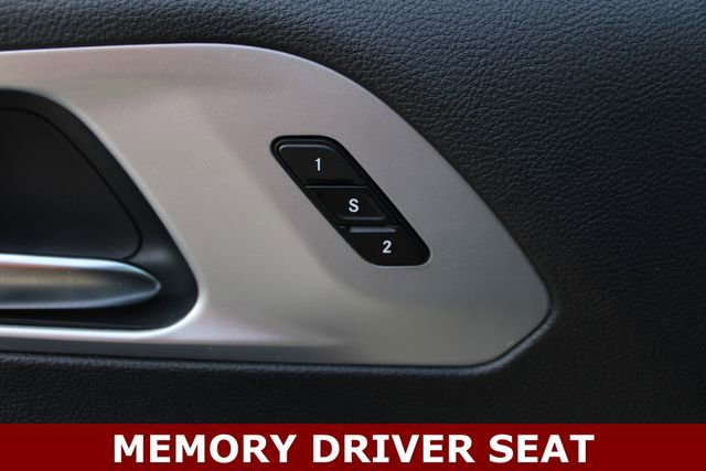 Used 2025 Chrysler Pacifica Limited FWD image 4