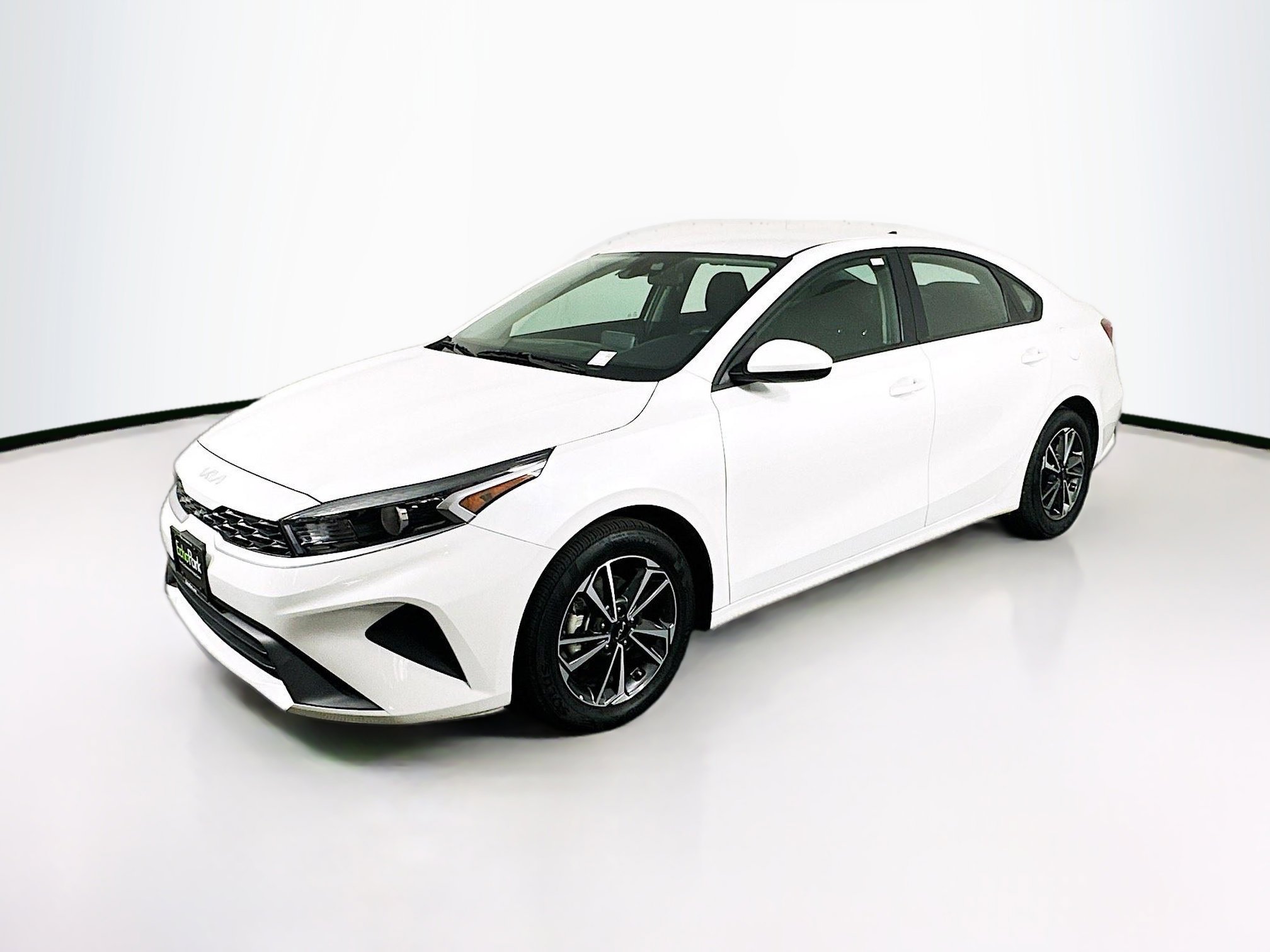 Used 2024 Kia Forte LXS image 3