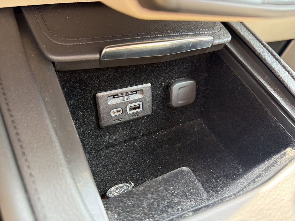 Used 2019 Cadillac XT4 Luxury w/ Cold Weather Package image 33