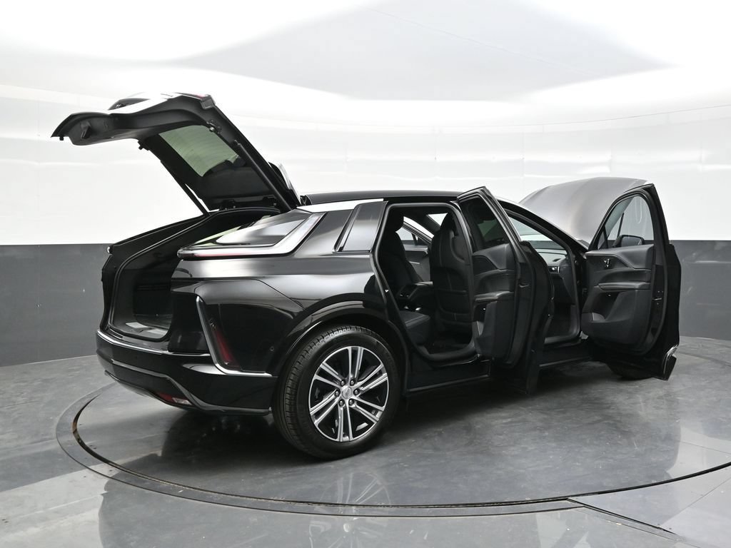 Certified 2024 Cadillac Lyriq Luxury AWD/4WD image 40