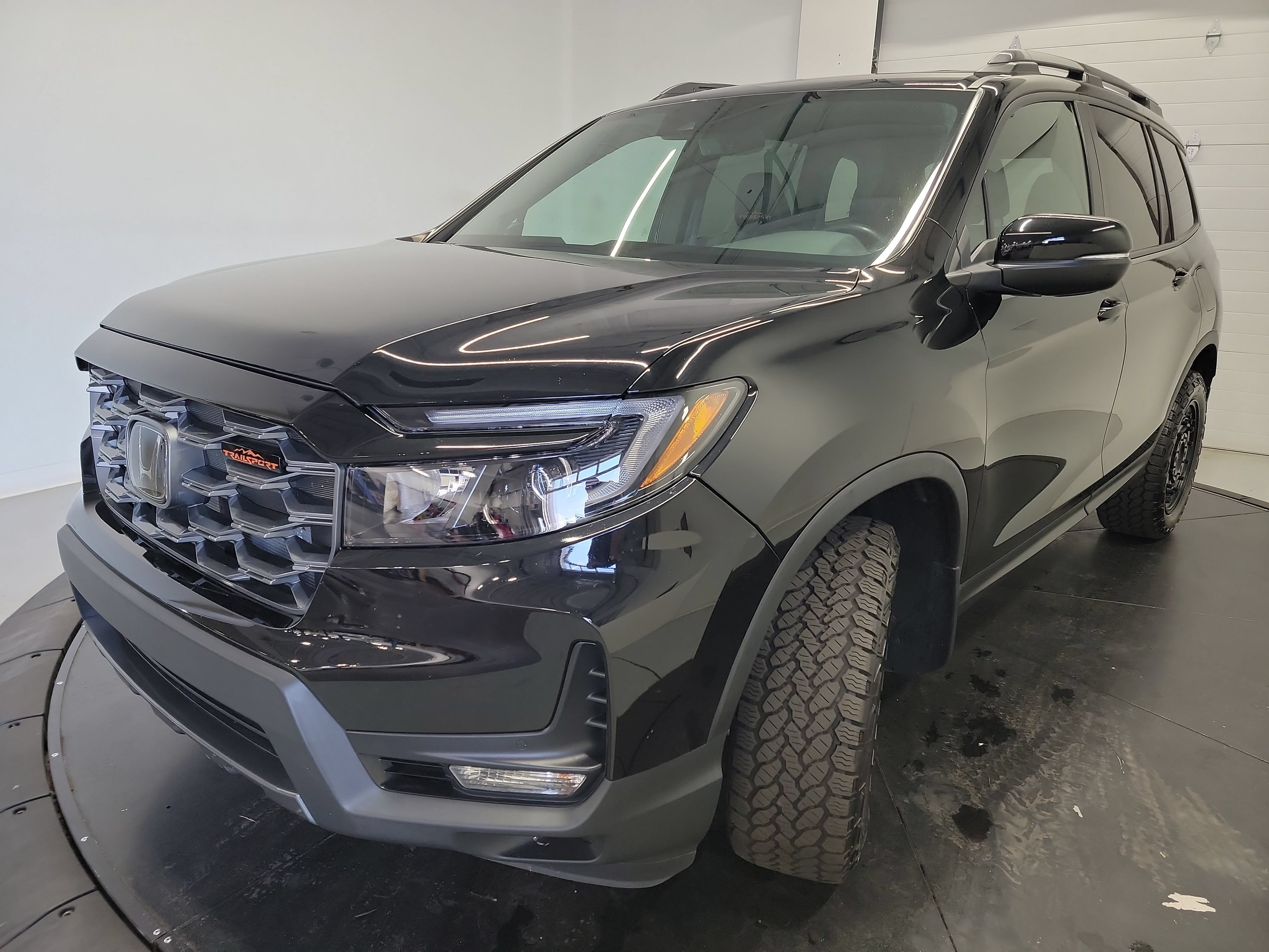 Used 2024 Honda Passport TrailSport image 3