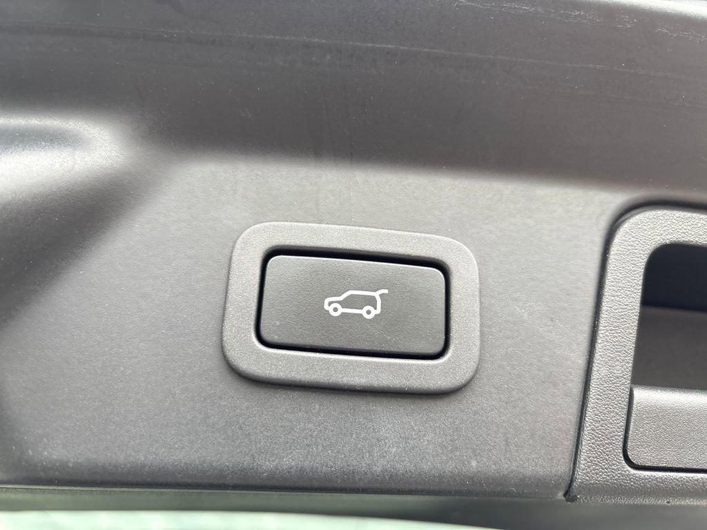 Used 2019 Land Rover Range Rover Velar R-Dynamic SE AWD/4WD image 40