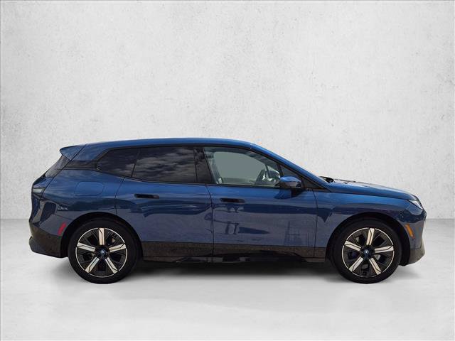 Used 2024 BMW iX xDrive50 w/ Premium Package AWD/4WD image 4