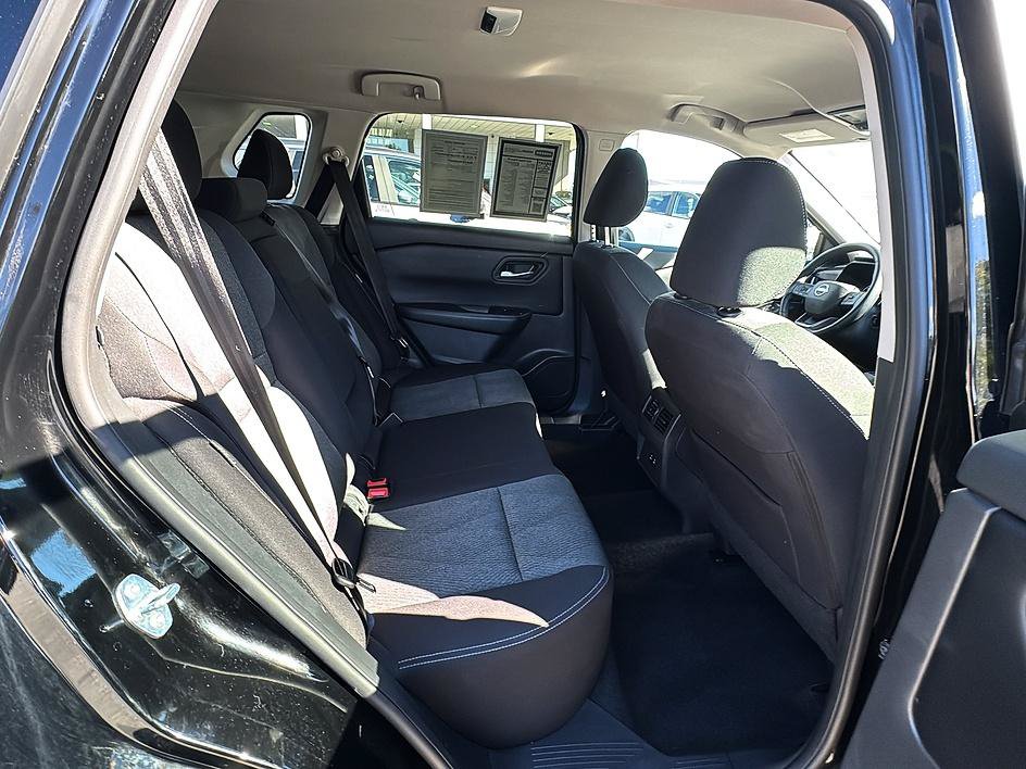Certified 2025 Nissan Rogue SV FWD image 22