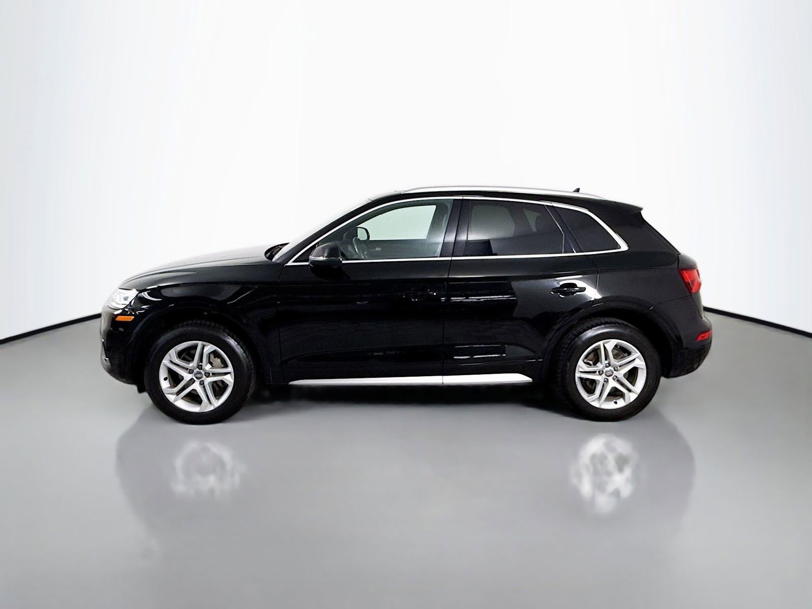 Used 2019 Audi Q5 2.0T Premium w/ Convenience Package image 2