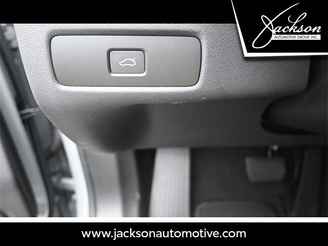 Used 2025 Volvo XC60 B5 Core w/ Climate Package image 16