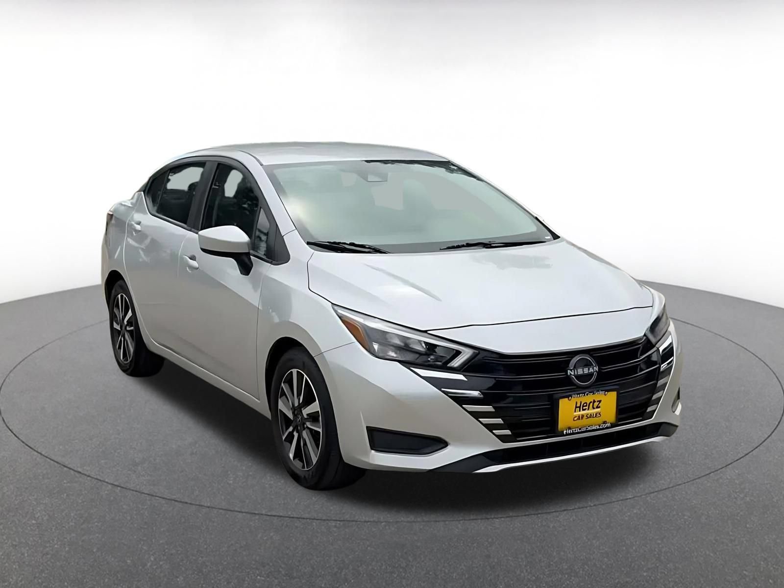 Used 2025 Nissan Versa SV FWD image 3