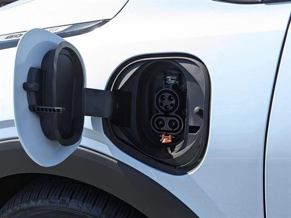 Certified 2023 Chevrolet Bolt EUV LT FWD image 16