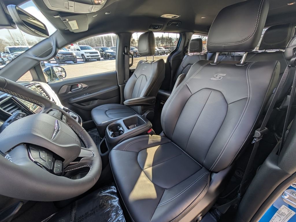 New 2026 Chrysler Pacifica Select w/ S Appearance Package AWD/4WD image 15