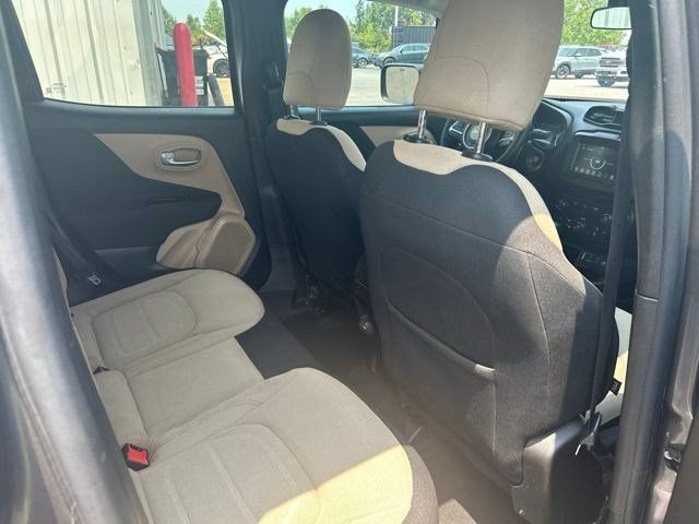 Used 2020 Jeep Renegade Latitude FWD image 35