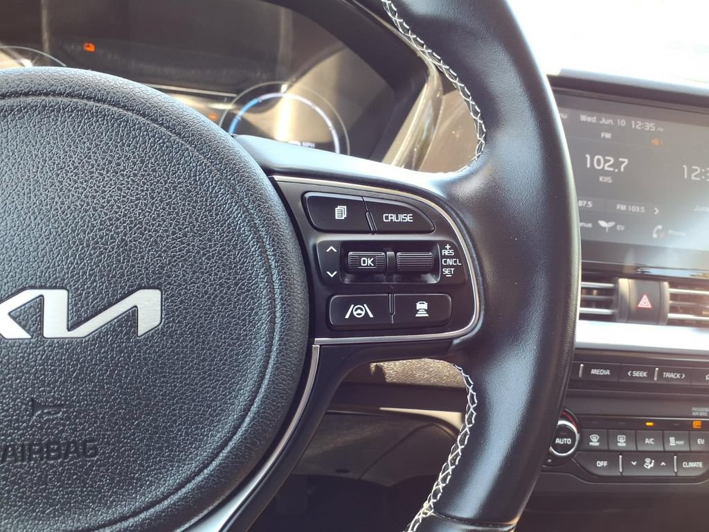Certified 2022 Kia Niro EX FWD image 17