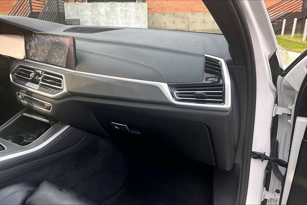 Used 2022 BMW X5 sDrive40i w/ M Sport Package image 21