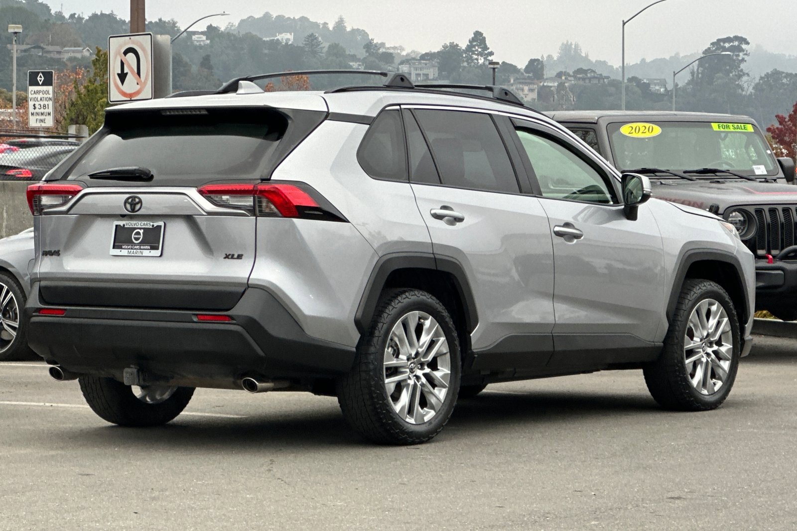 Used 2019 Toyota RAV4 XLE Premium image 2