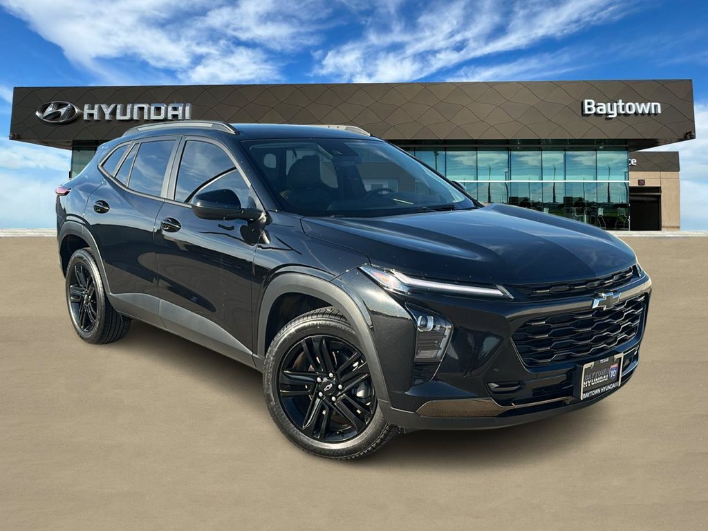 Used 2025 Chevrolet Trax ACTIV w/ Driver Confidence Package FWD image 1