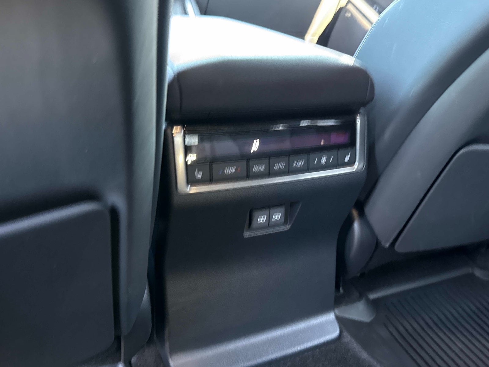 Used 2025 Lexus GX 550 w/ Accessory Package (Z1) AWD/4WD image 12