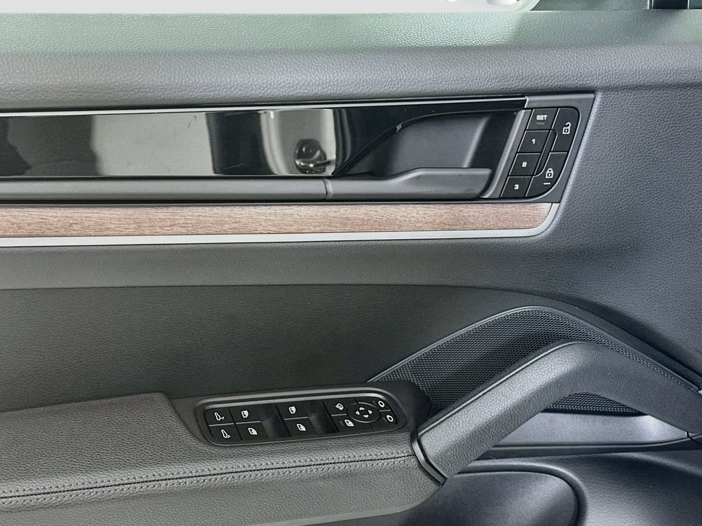 Certified 2024 Porsche Cayenne AWD/4WD image 20