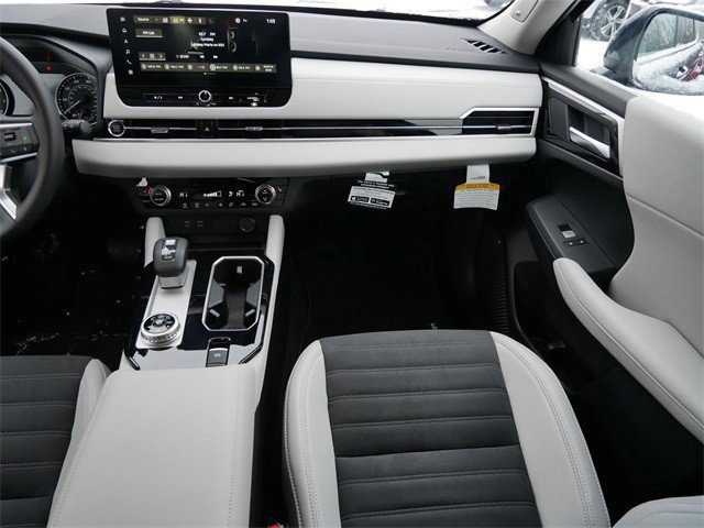 Used 2025 Mitsubishi Outlander SE image 12