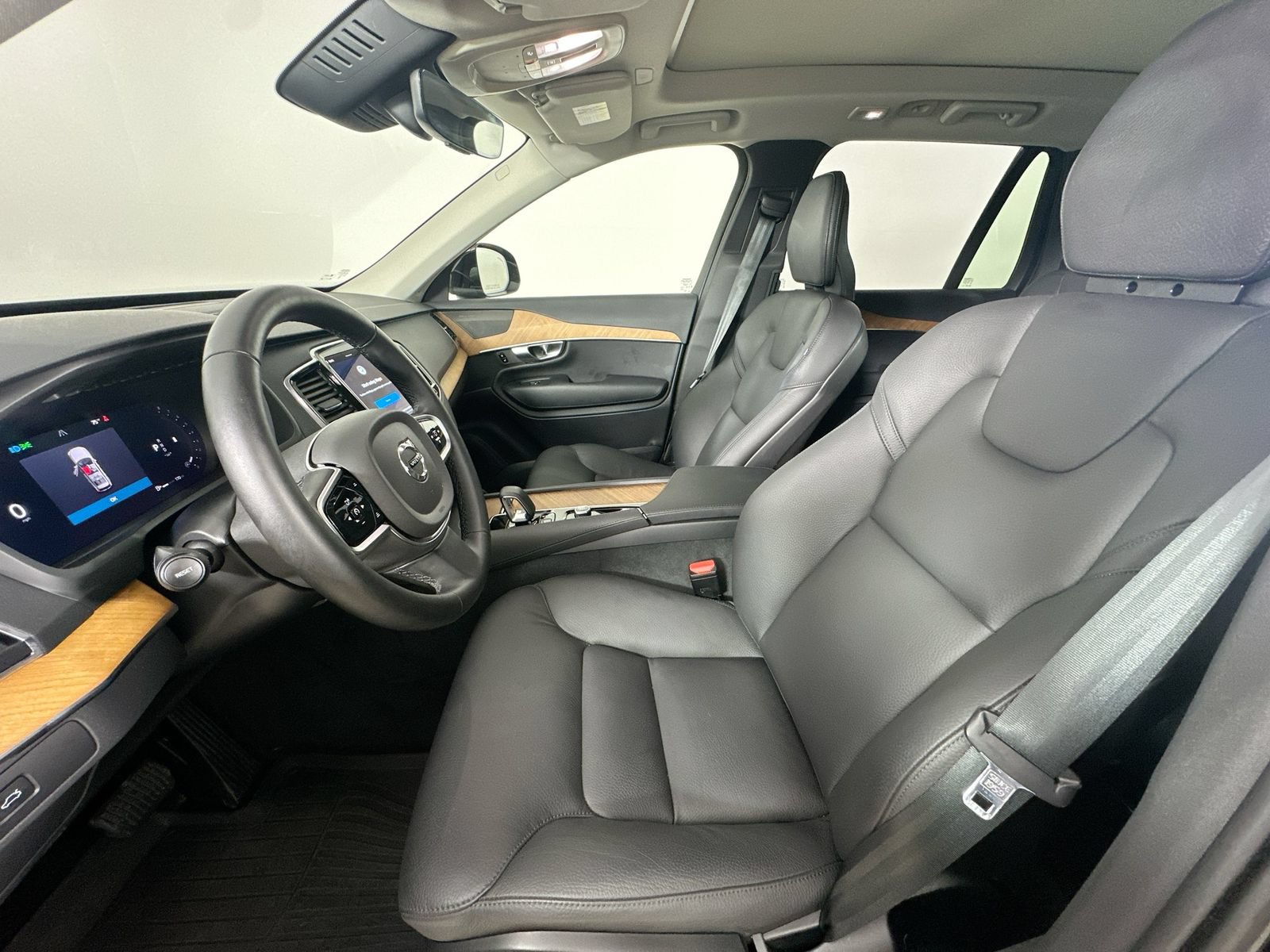 Used 2025 Volvo XC90 B6 Plus w/ Protection Package AWD/4WD image 34