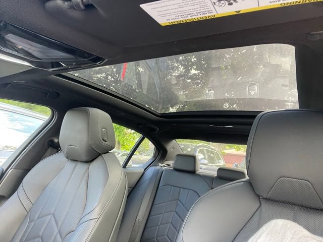 Certified 2025 BMW i5 xDrive40 w/ M Sport Package AWD/4WD image 22