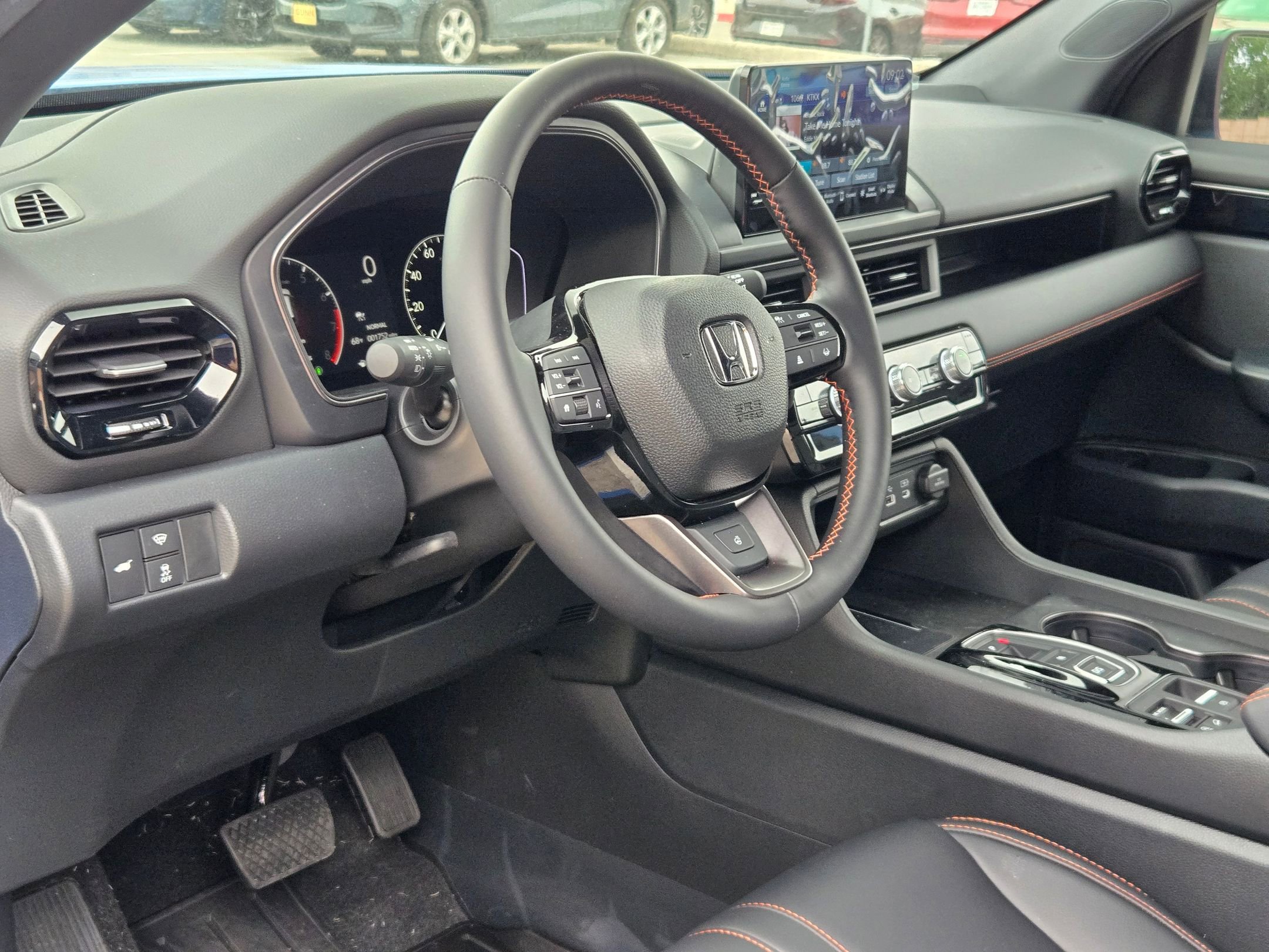 Used 2025 Honda Pilot TrailSport image 12