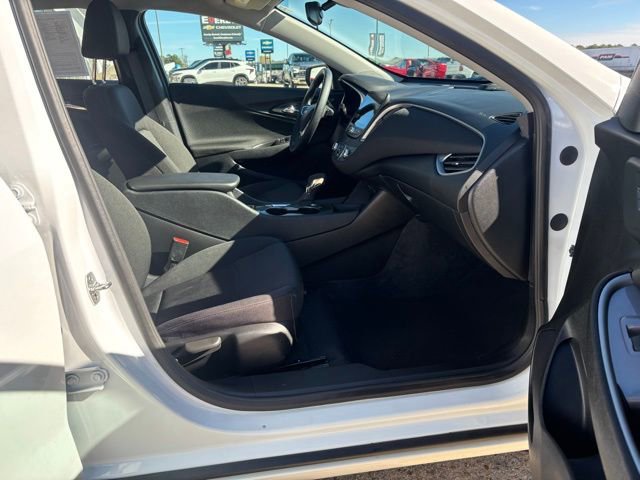 Used 2025 Chevrolet Malibu RS image 21