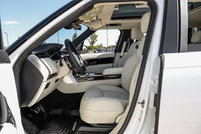 New 2026 Land Rover Range Rover Long Wheelbase SE AWD/4WD image 4