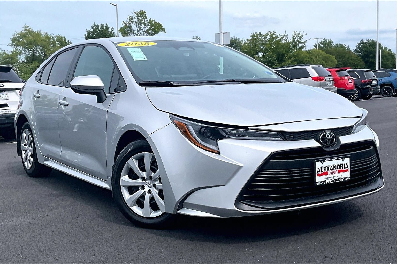 Used 2025 Toyota Corolla LE FWD image 2