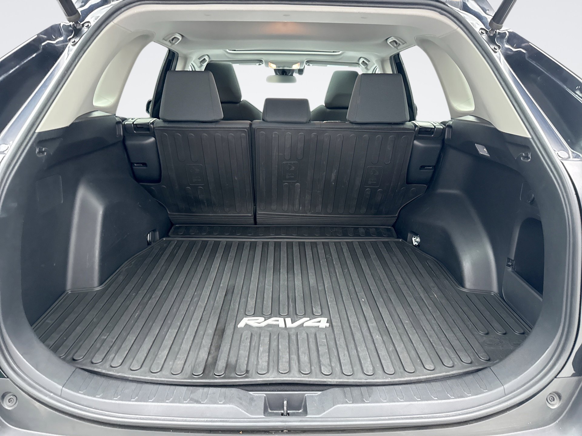 Used 2019 Toyota RAV4 XLE w/ Convenience Package AWD/4WD image 22