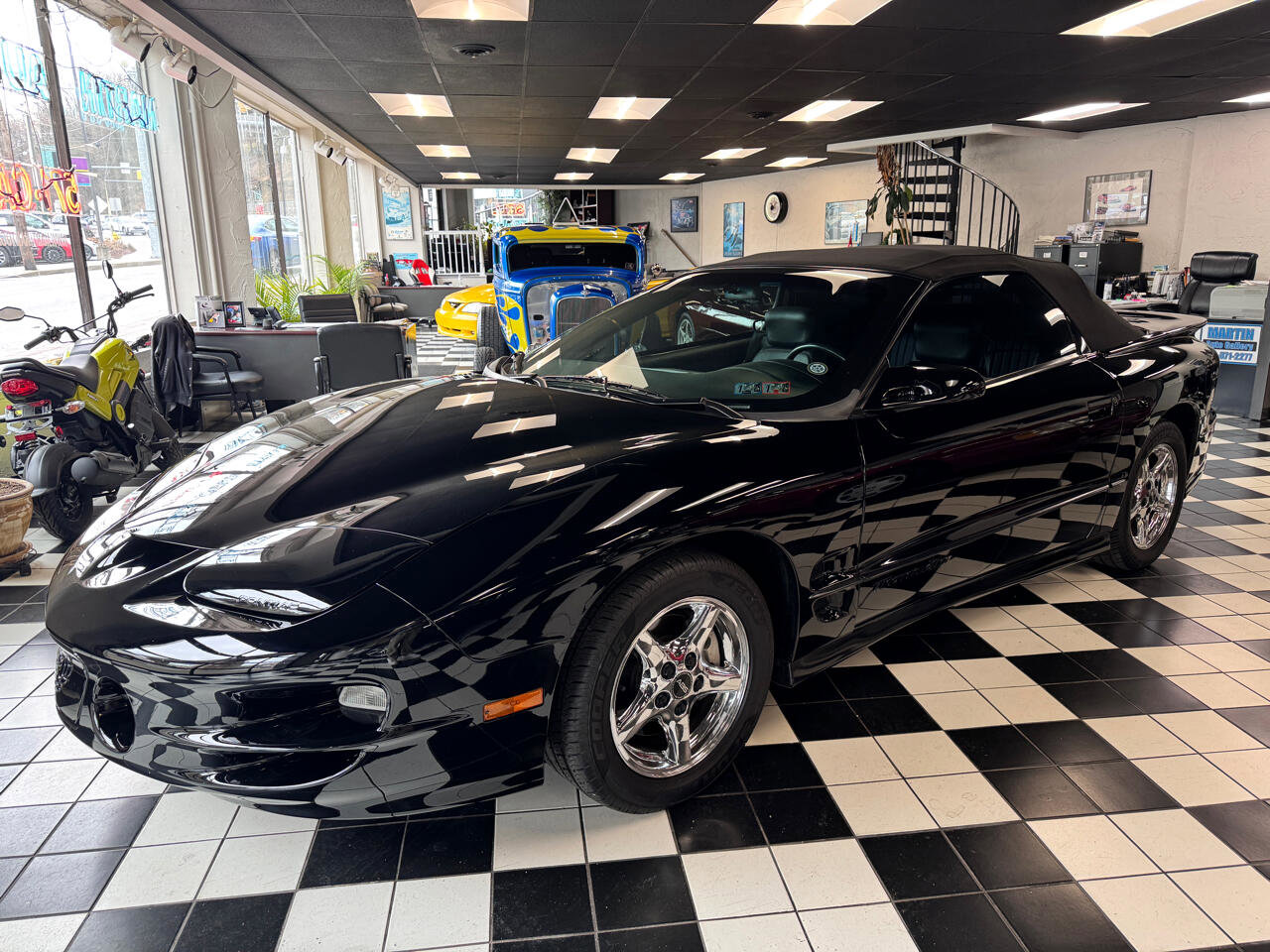 Used 2001 Pontiac Firebird Trans Am image 1