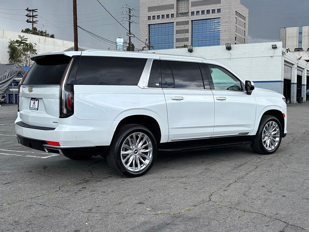 Used 2024 Cadillac Escalade ESV Premium Luxury AWD/4WD image 3