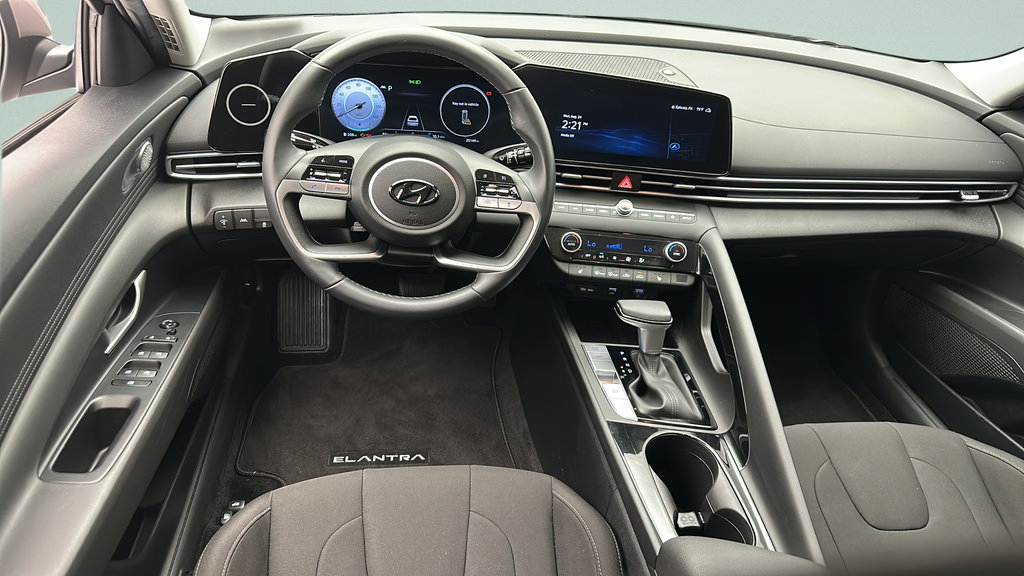 Used 2023 Hyundai Elantra SEL w/ Convenience Package FWD image 10