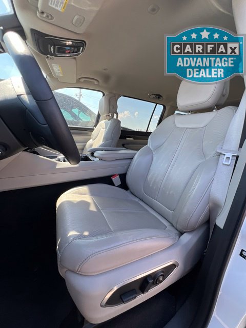 Used 2024 Jeep Wagoneer L Series II w/ Flexible Seating Group AWD/4WD image 4