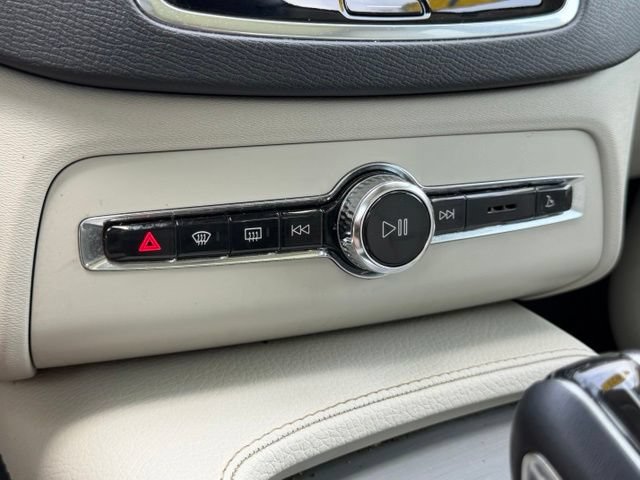 Used 2021 Volvo XC90 T5 Momentum FWD image 24