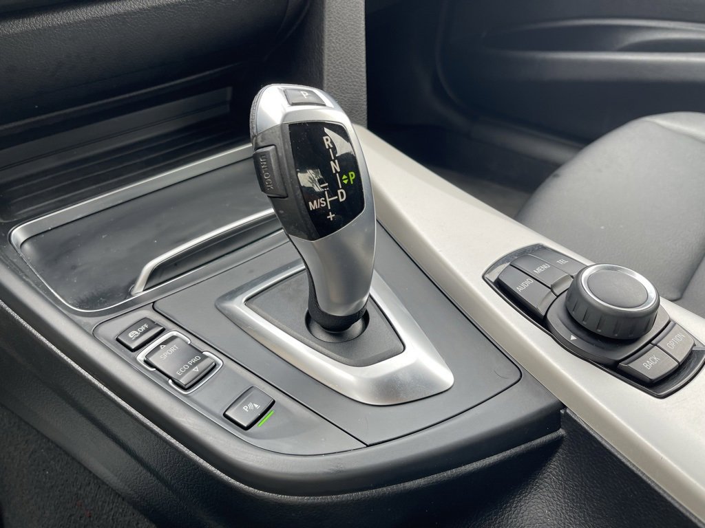 Used 2016 BMW 320i Sedan image 18