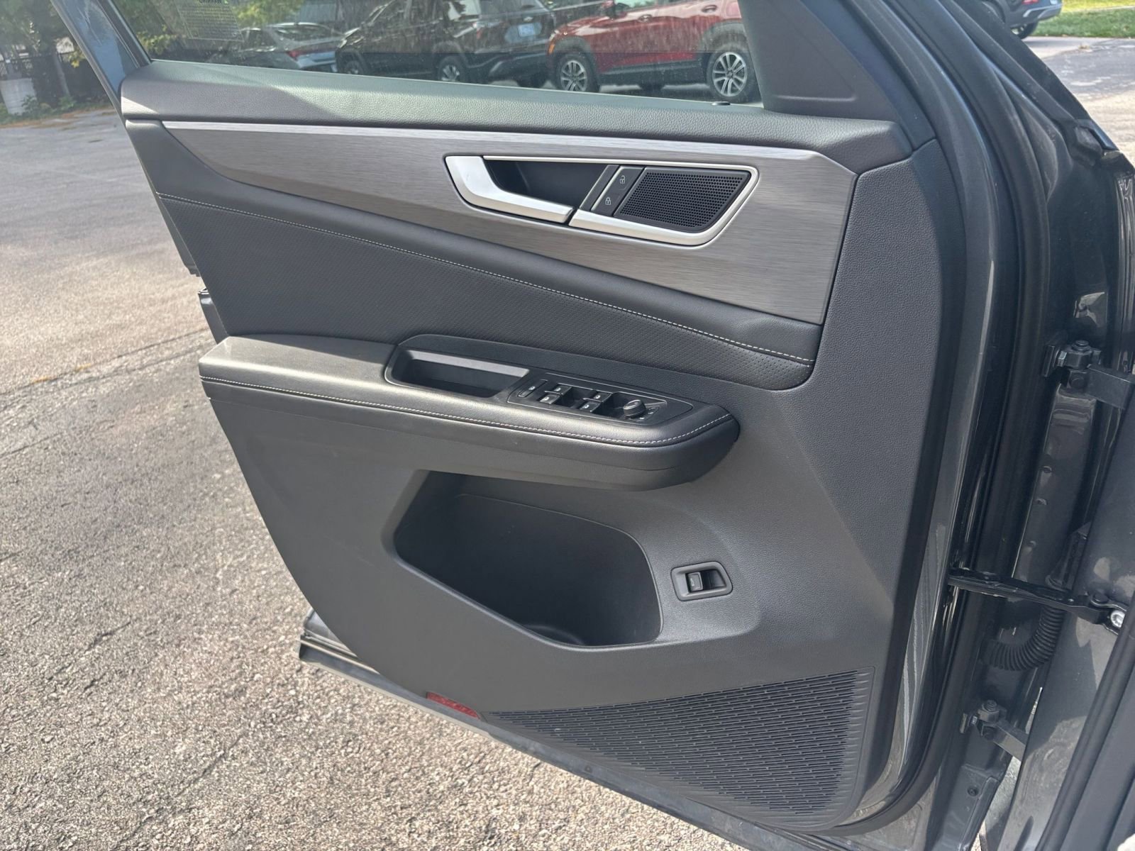 Used 2025 Volkswagen Atlas Cross Sport SE image 20