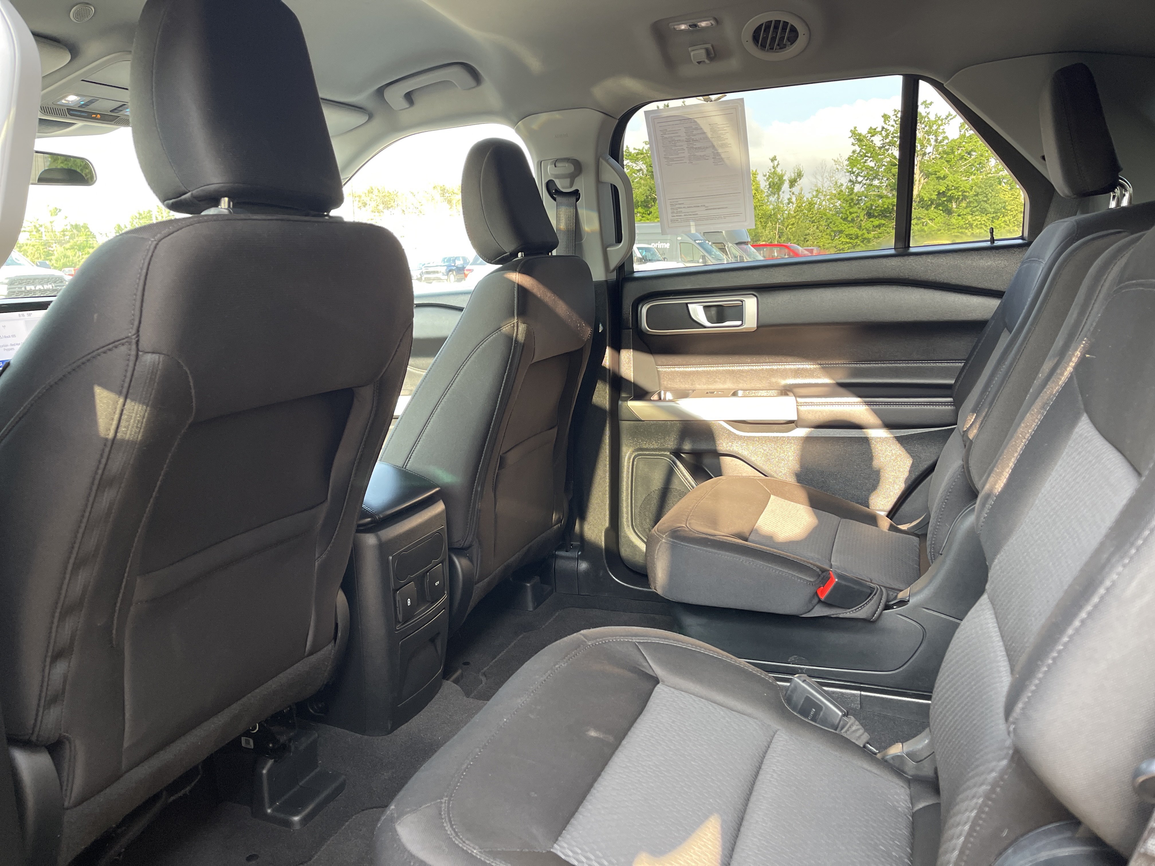 Used 2023 Ford Explorer XLT AWD/4WD image 11