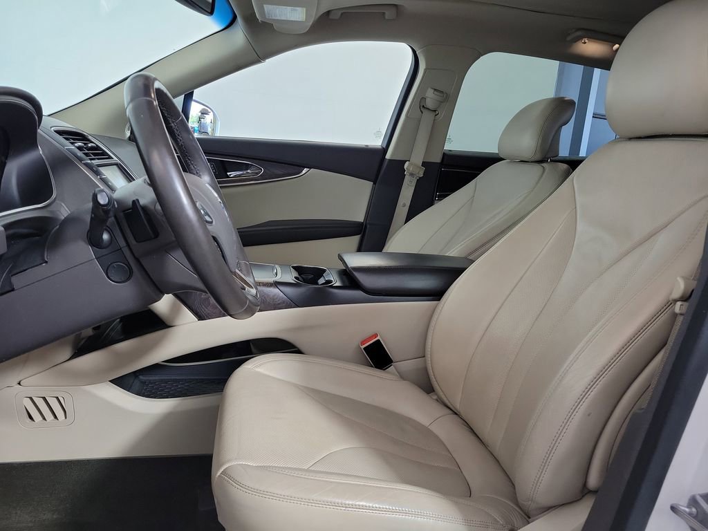 Used 2016 Lincoln MKX Reserve w/ Technology Package FWD image 12