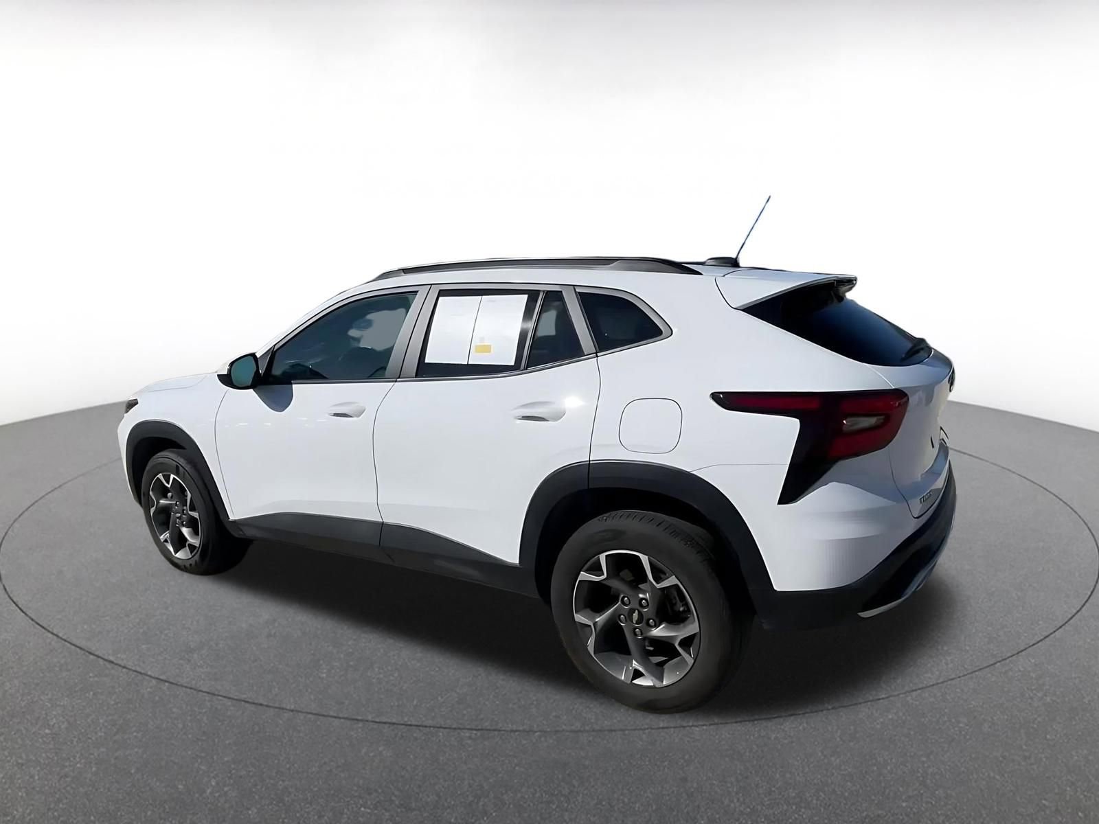 Used 2025 Chevrolet Trax LT image 10