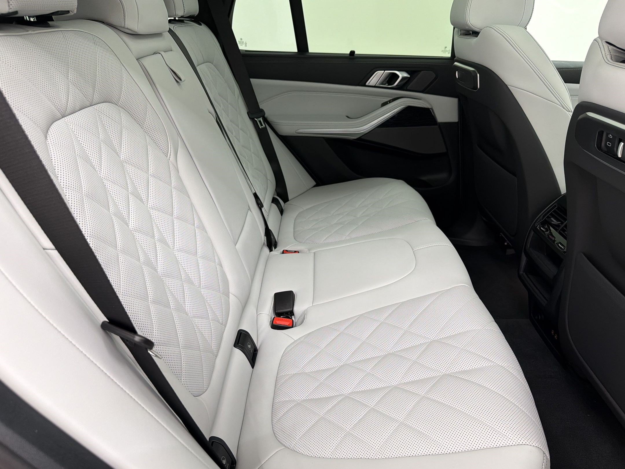 New 2026 BMW X5 xDrive40i w/ M Sport Package AWD/4WD image 24
