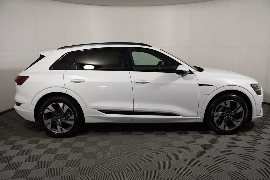 Used 2021 Audi e-tron Premium w/ Convenience Plus Package AWD/4WD image 4