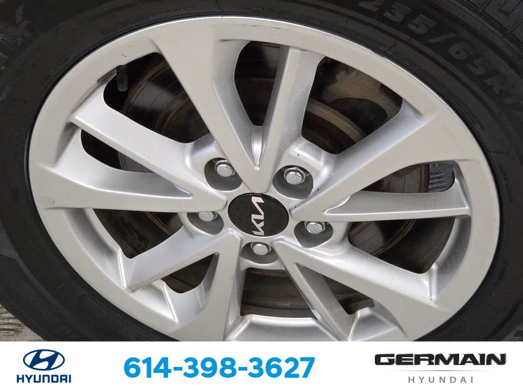 Used 2023 Kia Carnival LX FWD image 13